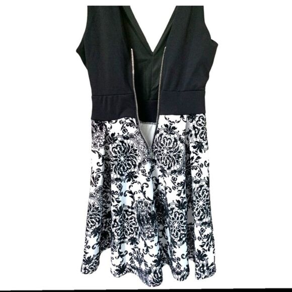 Haute Monde black & white floral Print Mini Dress - Picture 5 of 9